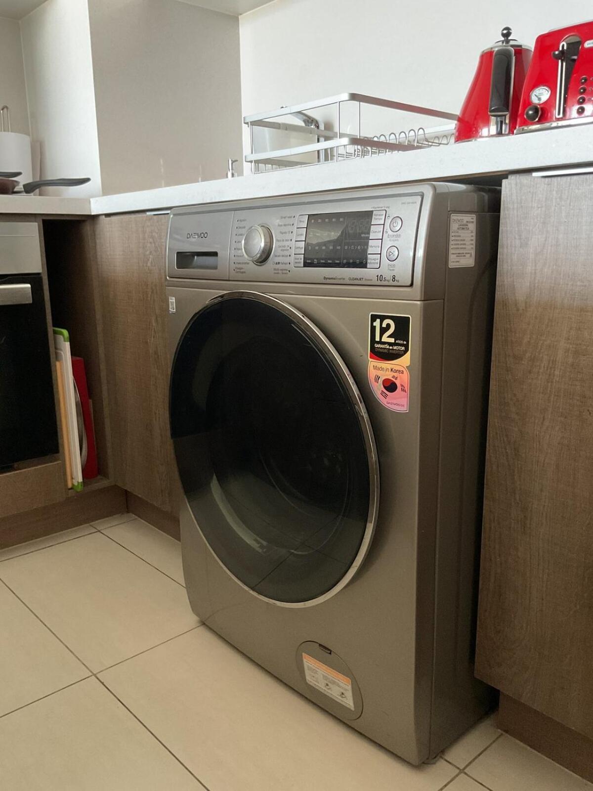Mejor Ubicacion! Cerca A Mall Parque Arauco, Wifi, Balcon Appartamento
